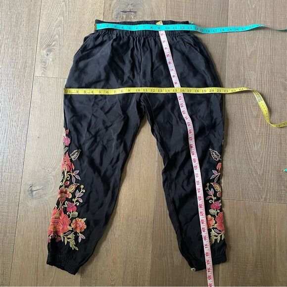 Johnny Was Black Floral Embroidered Pull-On Crop Jogger Women's Hipster Pants - Picture 6 of 8